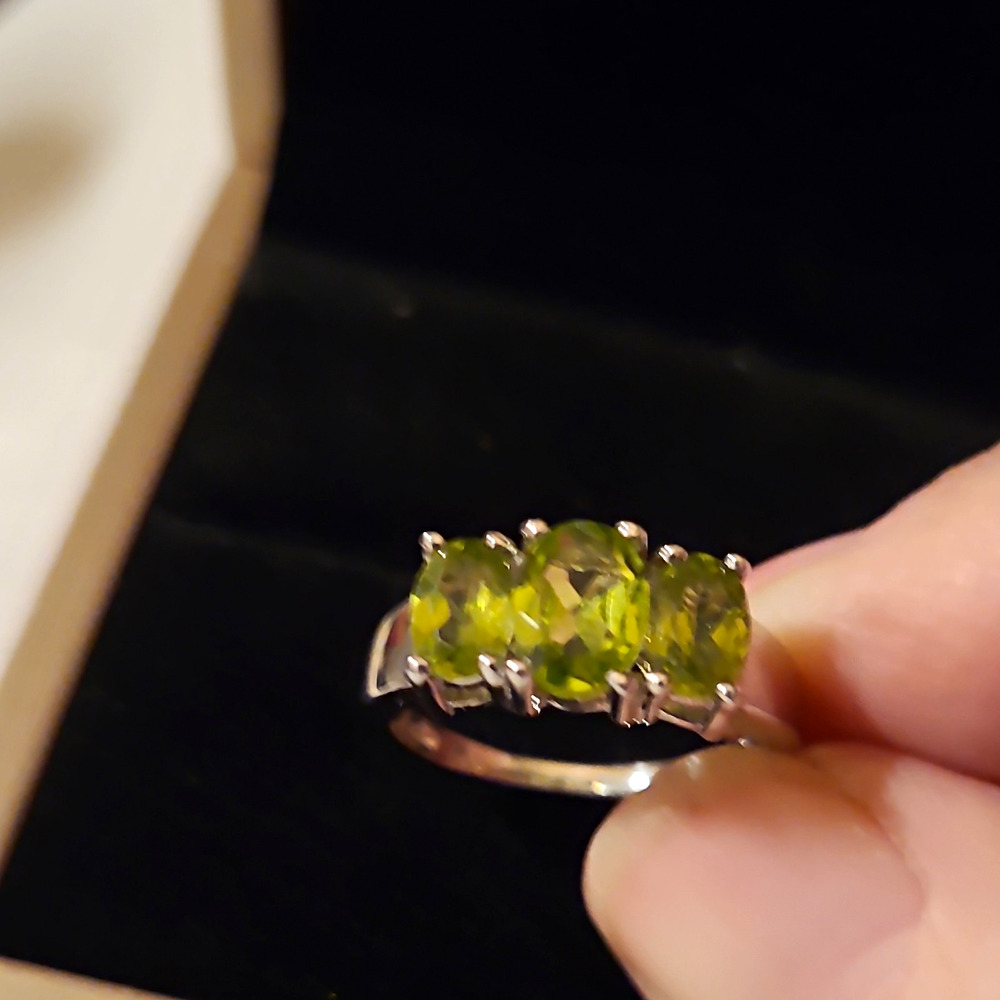 Sterling Silver 925 3-Stone Oval Peridot Prong Set Band Ring Size 7